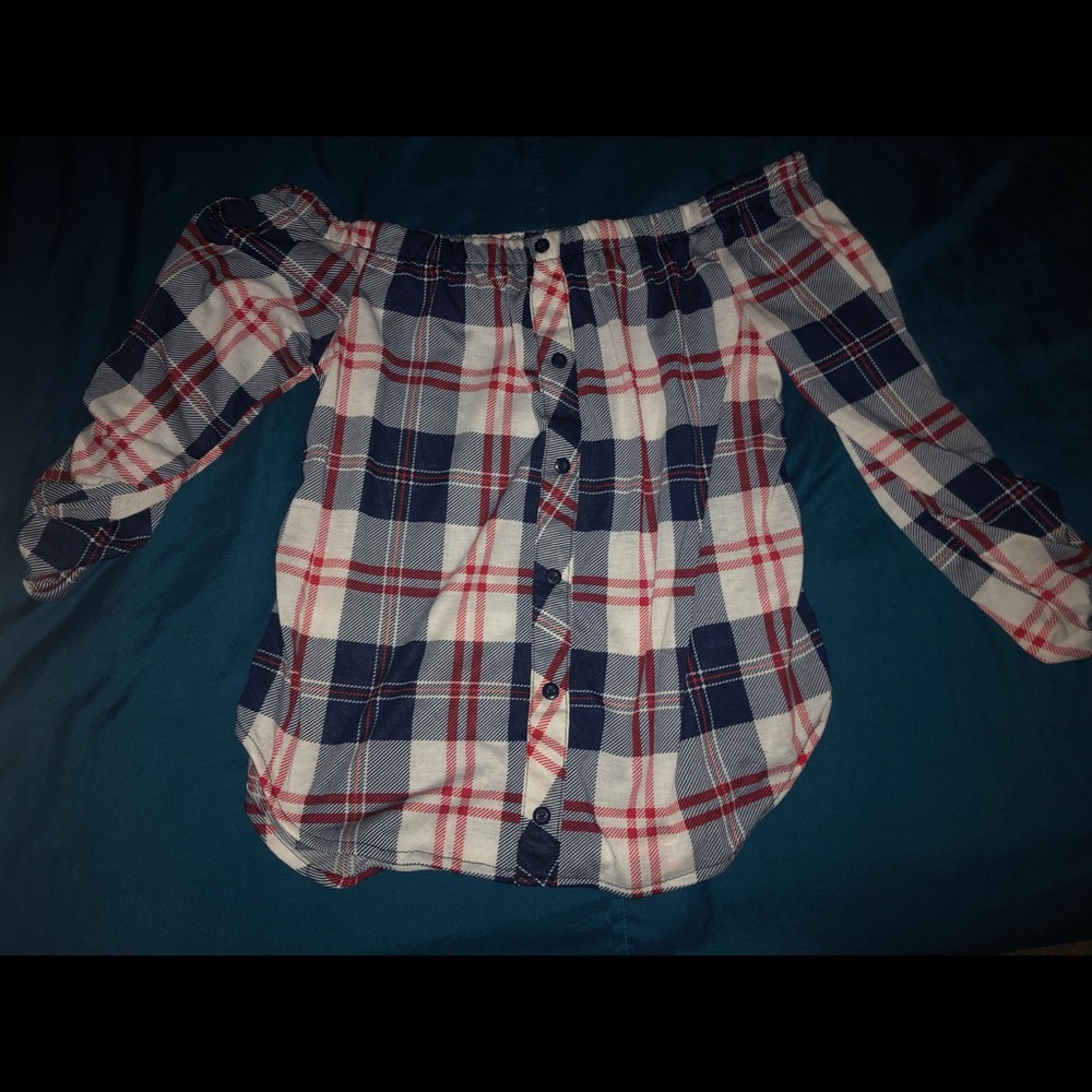 Off shoulder plaid shirt